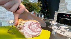 Рулет варёно-капчённый из свиной брюшины.
