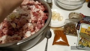 Колбаса с чесноком и целой горчицей к Новому году