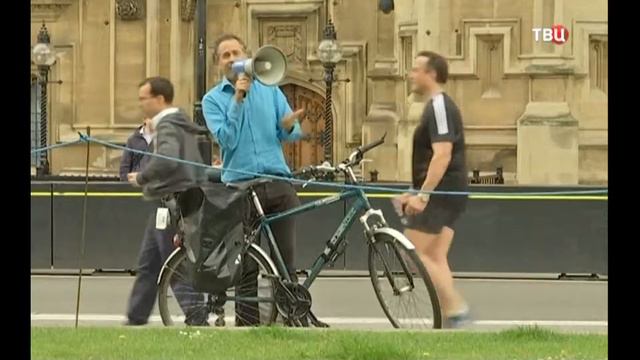 Уйти по-английски или 1 GB свободного места в Евросоюзе (Brexit) смотреть онлайн