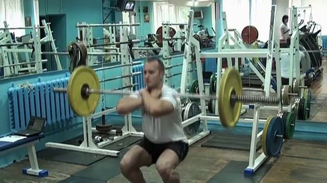 №121 — Приседания со штангой спереди