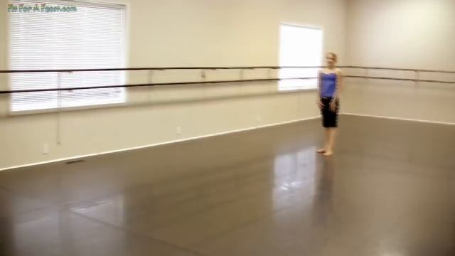 Straddle Jumps Dance Tutorial - Split Leaps - Travelling Russians смотреть онлайн