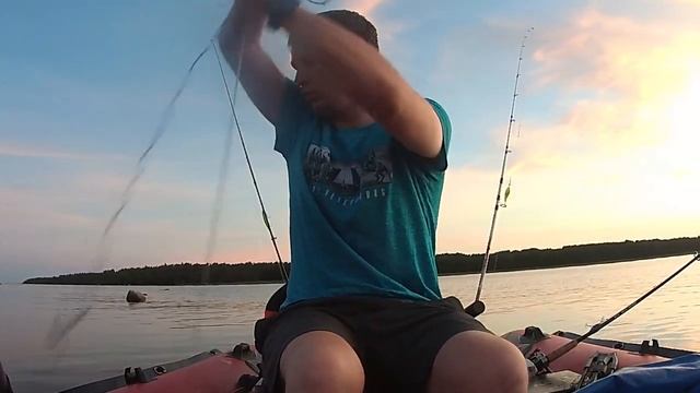 Рыбалка на ФИНСКОМ ЗАЛИВЕ. Жор судака! Огромная мережа! смотреть онлайн