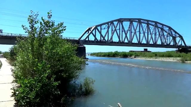 Полноводная река Аше в курортный сезон. Июль 2014 г Sochi-Lazarevskoe смотреть онлайн