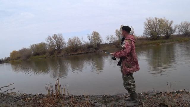 РЫБАЛКА В АСТРАХАНИ |2023| ОСЕННИЙ ЖОР СУДАКА НА МАНДУЛУ. ЛОВЛЯ СУДАКА смотреть онлайн