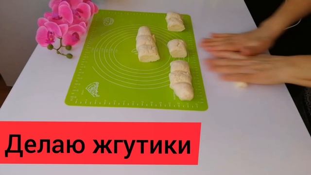 Проще не придумаешь. Творожные булочки к чаю.
