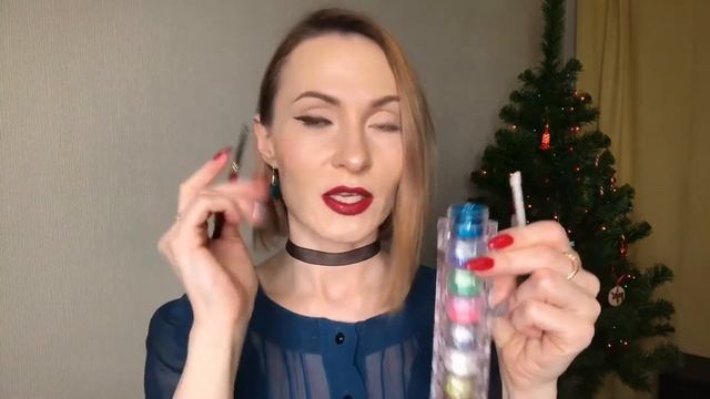 Новогодний макияж - стрелки с блестками