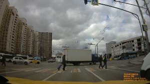 Взгляд из окна такси. Едем от Мичуринского проспекта до Озерной улицы.