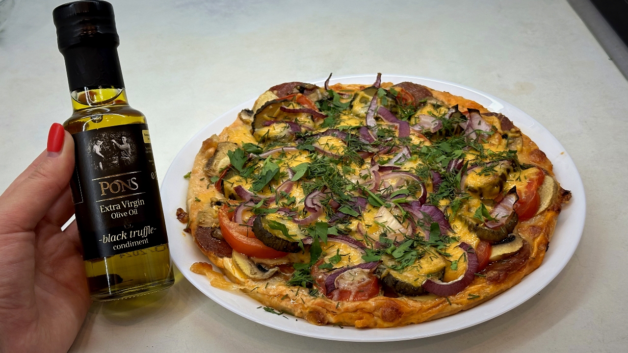 Пицца с трюфельным маслом, рецепт / Много начинки
