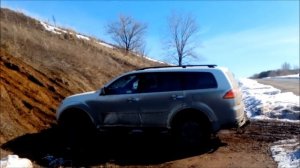 Mitsubishi L200 Vs Mitsubishi Pajero Sport подъем в гору 40градусов