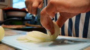 СОЧНОЕ КУРИНОЕ ФИЛЕ В ДУХОВКЕ НА ЛУКОВОЙ ПОДУШКЕ