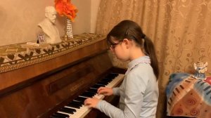 SOFT MOZART Winter Recital 2019-2020 Anna (11).  Гамма До мажор двумя руками в 2 октавы