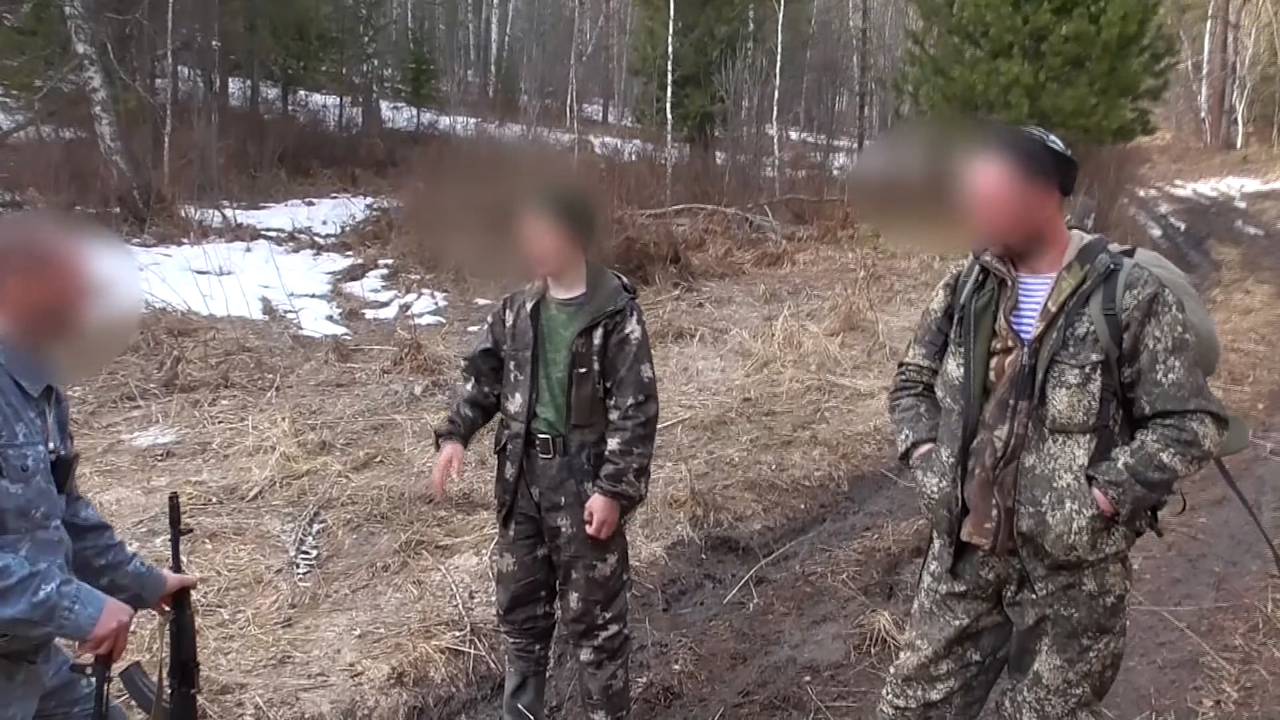 Мужчин с боевыми автоматами задержали в лесах Аскизского района