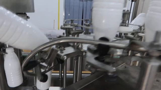 Автомат триблок ТФ 1000 для розлива молока в ПЭТ бутылку смотреть онлайн