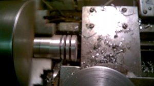 Отрезание заготовки на токарном станке ТВ-6