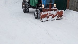 самодельный трактор с ДВС Т-25 Д-21 чистит снег