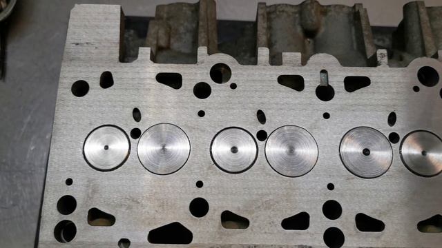 VW T5 2.5TDI головка блока ГБЦ после ремонта. смотреть онлайн