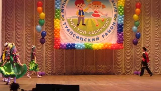 Фестиваль "Топ-топ, каблучок", танец"Встреча кубанских казаков",детиподг.группы,муз.рук.Т.В.Чебанец