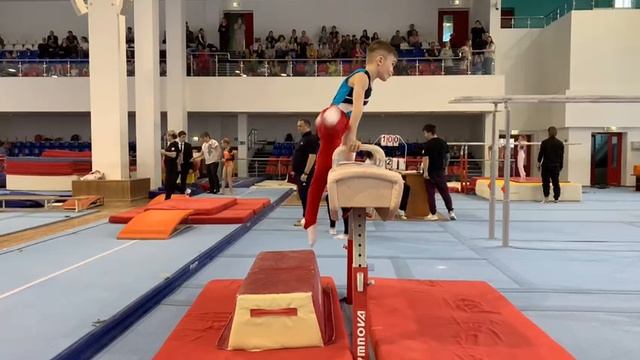 Соревнования  по спортивной гимнастике. Снаряд "конь»