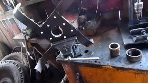 Подгоняю ножи для почва фрезы напильником и кардан на ВОМ