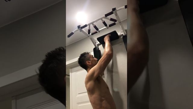 Быстрый обзор. Турник 3в1 Мультихват настенный разборный. Как на нем подтягиваться.