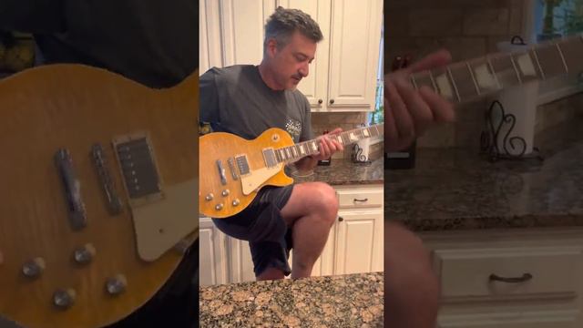 My unboxing of 2021 AAA 60 Standard in Lemon Burst from the Gibson Demo shop смотреть онлайн