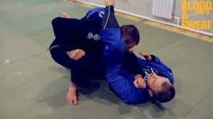 Комбинация рычаг локтя, треугольник, рычаг локтя