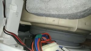 Течет стиральная машина.Вода под стиралкой