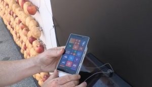 Смартфон Nokia зарядили энергией овощей и фруктов