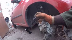 Замена тормозных колодок Peugeot 107