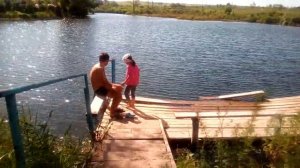 Влог : я на озере купаюсь # природа # озеро # теплая вода # Димон на озере
