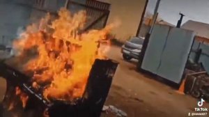 уборка территории, сожгли старое пианино