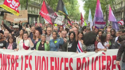 Массовый митинг во французской столице перерос в беспорядки