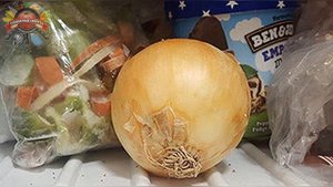 Оказывается, перед приготовлением лук нужно класть в морозилку!