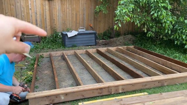 Канадская деревня// магазины, удобряем огород, строим платформу для беседки смотреть онлайн