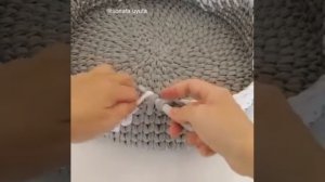 Вязание крючком корзины из двух цветов Т-пряжа