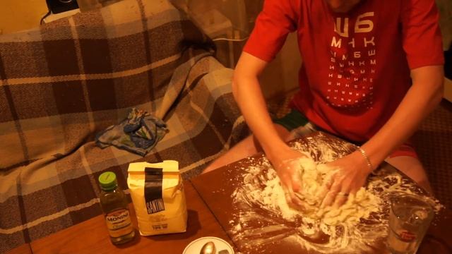 Замес теста. Мастер-класс от Димы смотреть онлайн