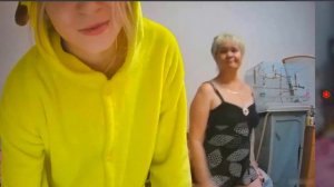 ПРИКОЛЬНЫЙ ТАНЕЦ БАБУШКА И ВНУЧКА ЗАЖИГАЮТ КРУТО