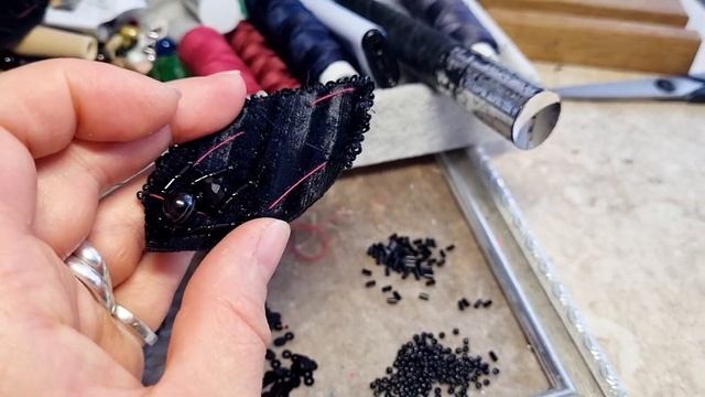 Серьга бабочка из бархата и камней. #вышивка