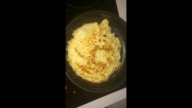 Яичный рулет с сыром и помидором. смотреть онлайн