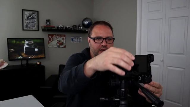 AmazonBasics 60" Tripod vs. Neewer 77" Ball Head Tripod (Best Budget Tripod) смотреть онлайн