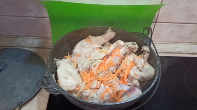 Тушим капусту с курицей и картофелем. смотреть онлайн