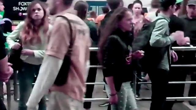 Перекрытие синей ветки метро в городе Киев 16 июня 2017. Полиция и титушки запрещают снимать правду смотреть онлайн