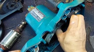 Makita UC4020A Replace sprocket, guide bar,