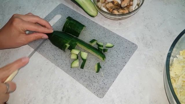 Салат из маринованных морепродуктов за 10 минут смотреть онлайн