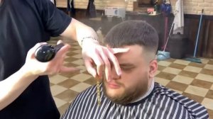 Мужская стрижка.стильная стрижка для мужчин.в барбершопе.