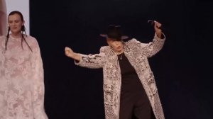 Annie Lennox Performs “Sweet Dreams (Are Made of This)” at Vogue World: London