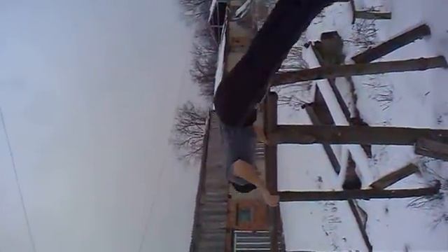 Встал на руки на брусьях смотреть онлайн