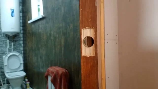 установка самой простой дверной ручки в межкомнатную дверь смотреть онлайн