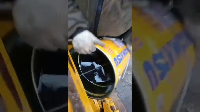 Как слить масло из гидросистемы Komatsu WB93R/97S-5EO? Легко смотреть онлайн