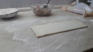 Пирожки с мясом со слоеного теста